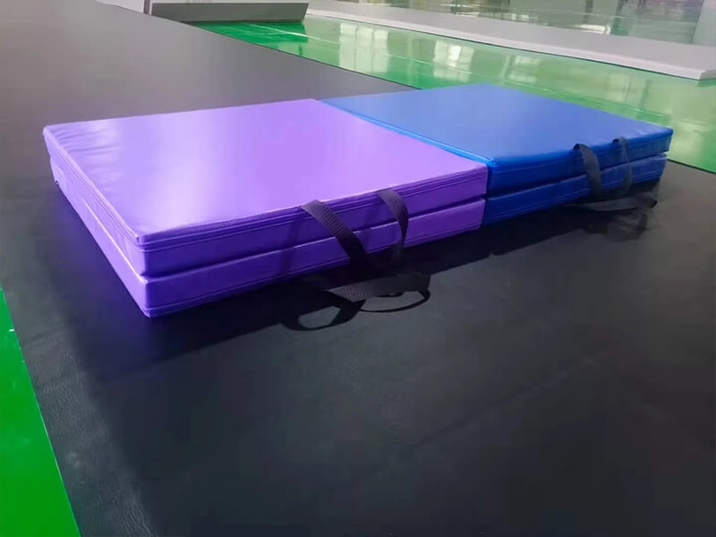 Landing-Folding-Gymnastics-Mats-8